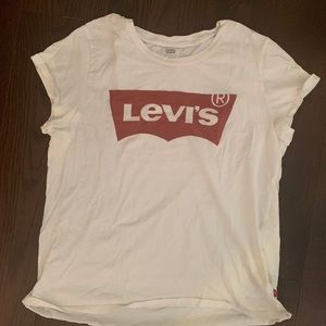 Levi’s t-shirt